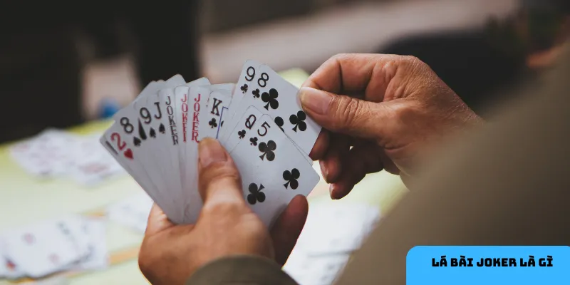 Thiết kế Lá bài Joker là gì đa dạng tùy thuộc vào nhà sản xuất.